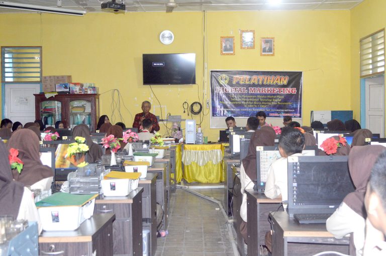 Pelatihan Digital Marketing, “Cara Jitu Pemasaran Melalui Marketplace Sebagai Pemanfaatan Teknologi Digital bagi Kompetensi Keahlian Bisnis Daring dan Pemasaran di SMK Negeri 1 OKU”