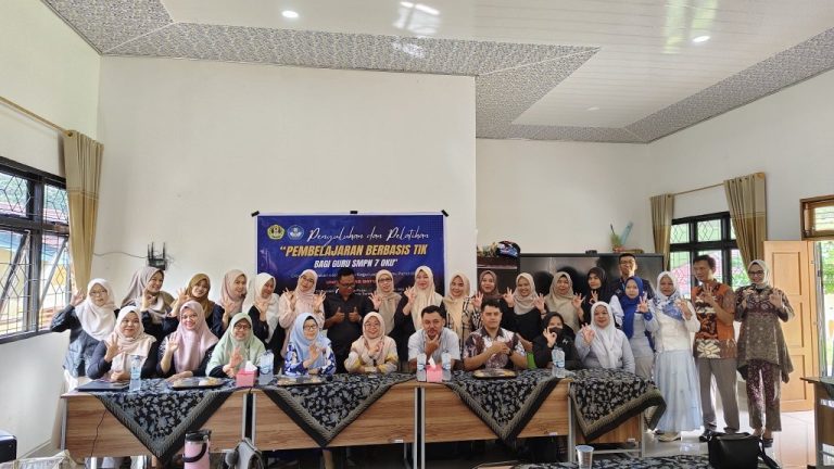 Pelatihan Bagi Guru SMP Negeri 7 Ogan Komering Ulu dengan Tema “Pembelajaran Berbasis TIK bagi Guru”